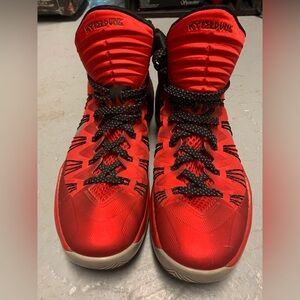 Men's Nike Hyperdunk 2013, red/black in colour, size 9